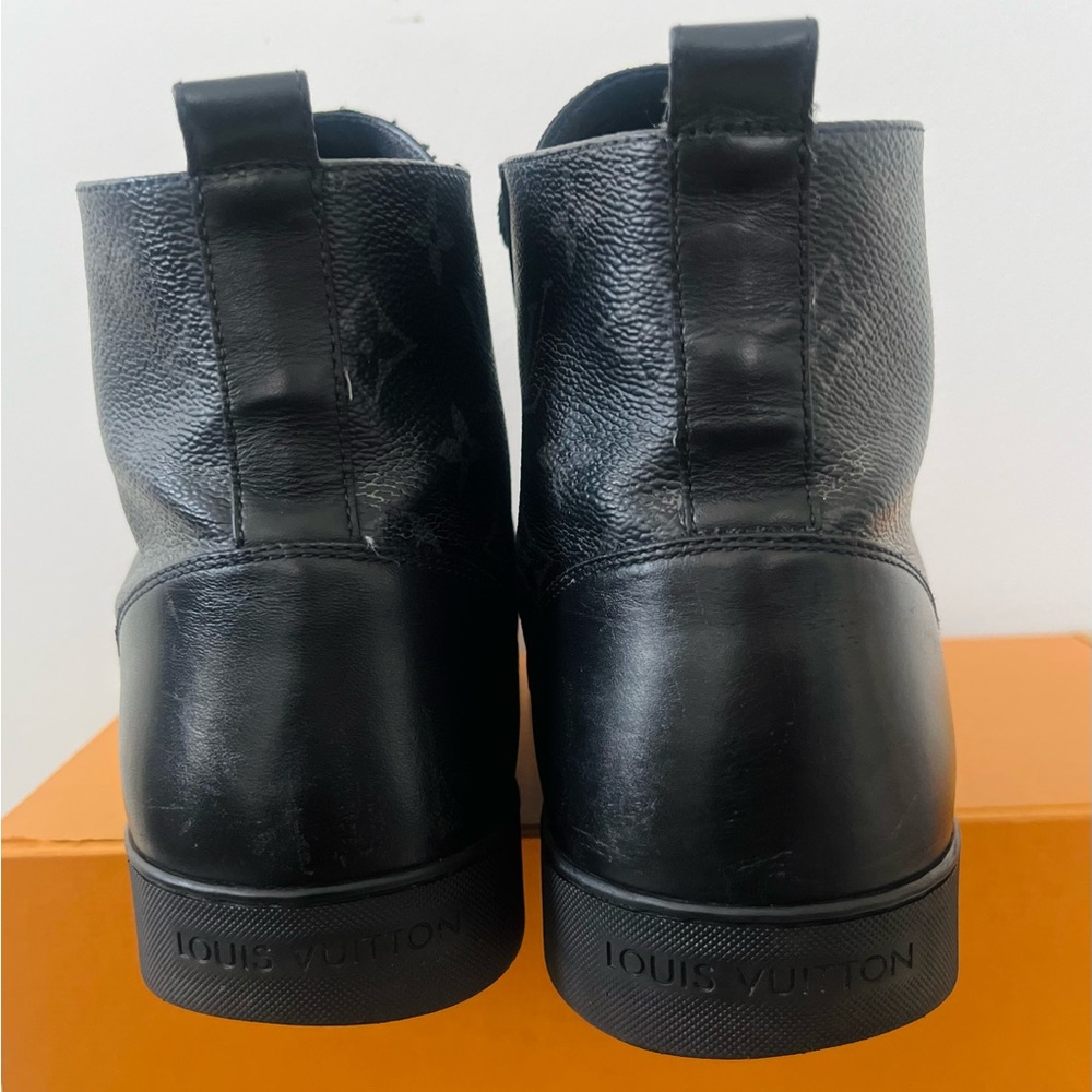 Louis Vuitton Unisex Sneakers - Picture 6 of 10